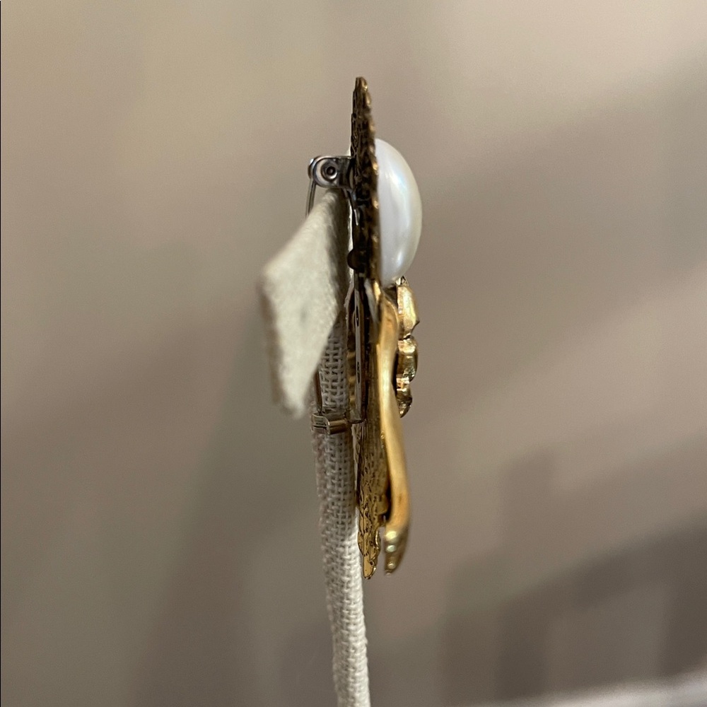 Vintage Gold-tone Angel Wing Brooch with Pearl Accent - Picture 8 of 16